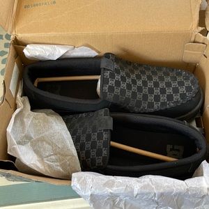 NIB DC black slipper shoe